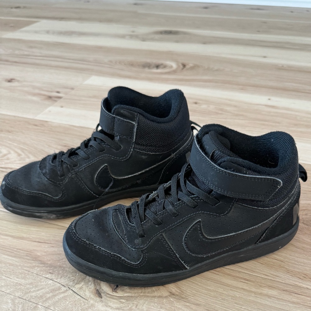 Little Boys Nike Hightop size 3Y